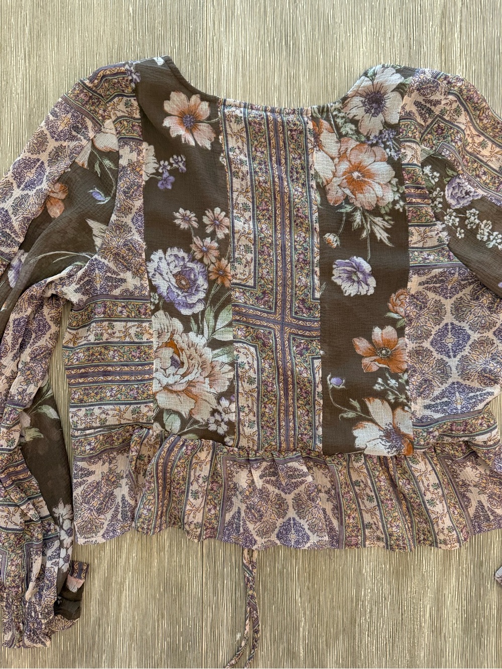 American Eagle Outfitters Brown Floral V-Neck Tie-Front Crop Top side M - Picture 5 of 5
